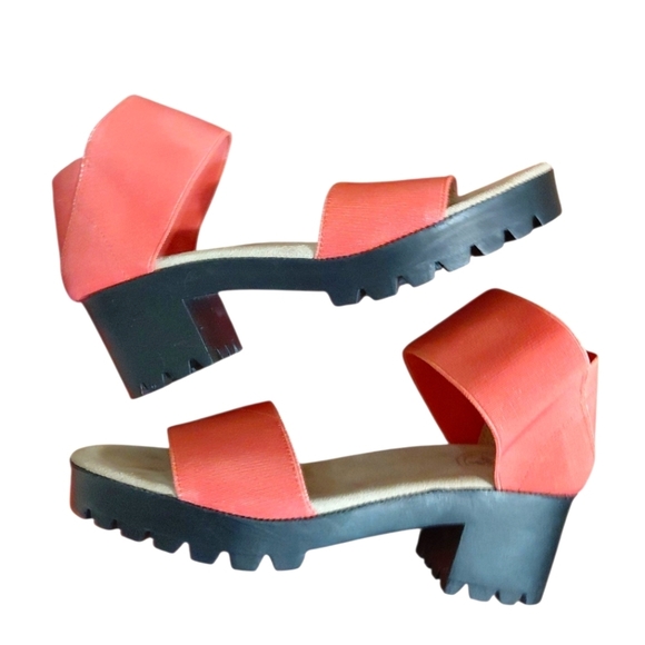 NEW CHARLESTON SHOE CO. Cooper Coral Pink Block Heel Sandal Size 6 - Picture 1 of 10